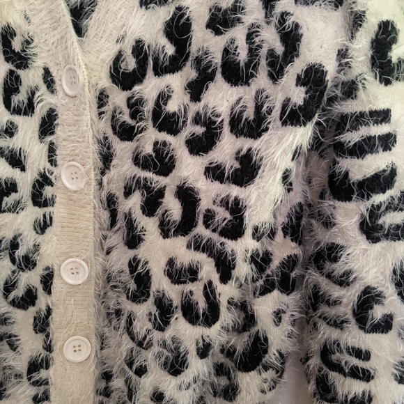 Pol Leopard Print Fuzzy V-Neck Cardigan Medium Cream and Black - Picture 5 of 5